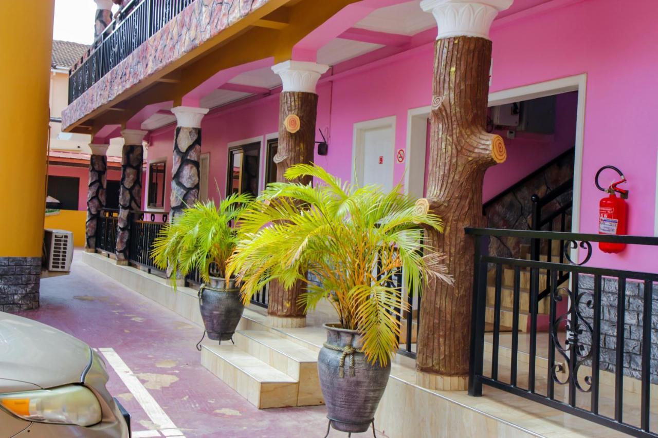Hilton View Hotel Ogbodjo Exteriör bild