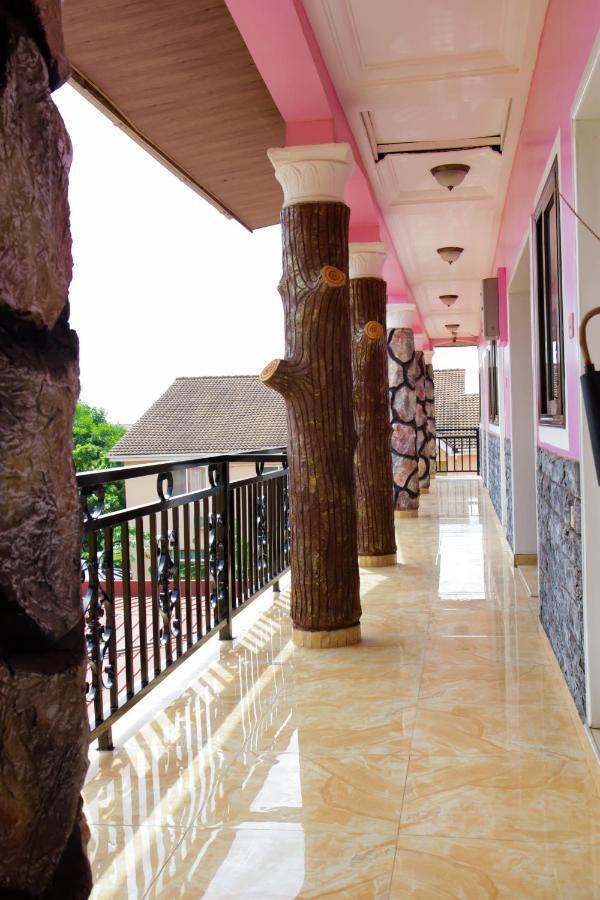 Hilton View Hotel Ogbodjo Exteriör bild